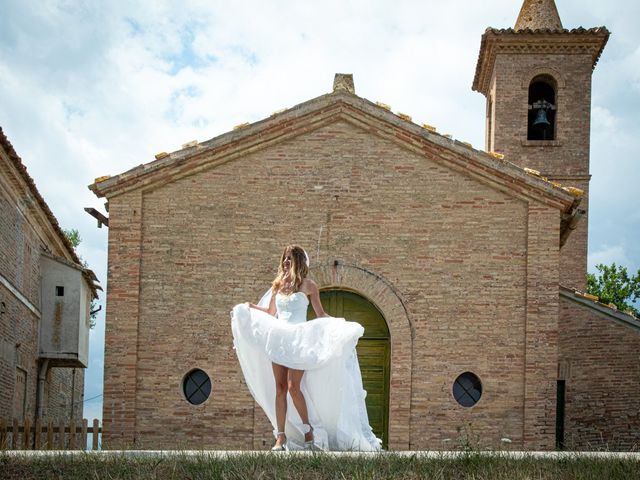 Il matrimonio di Zalina e Eliseo a Ripe, Ancona 14