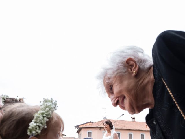 Il matrimonio di Lorenzo e Elena a Inveruno, Milano 13