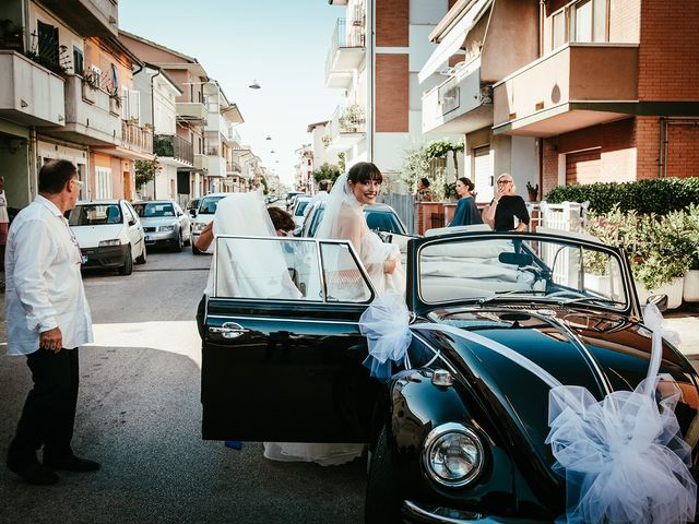 Il matrimonio di Alessia e Marco a Porto Sant&apos;Elpidio, Fermo 27