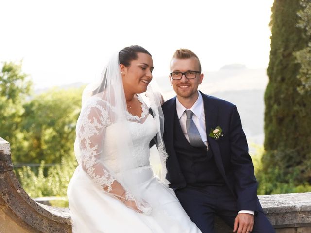 Il matrimonio di Cristiano e Lucia a Chianciano Terme, Siena 32