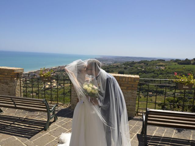 Il matrimonio di Mwaba e Lorenzo a Città Sant&apos;Angelo, Pescara 83