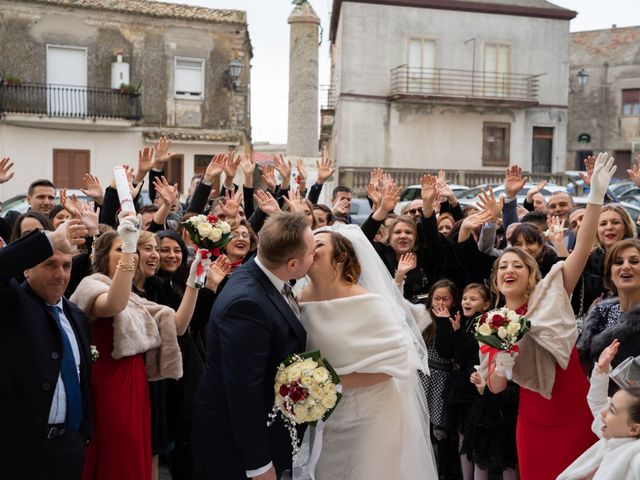 Il matrimonio di Davide e Mariantonietta a Strongoli, Crotone 34