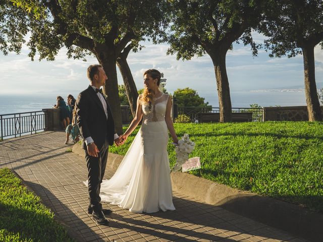 Il matrimonio di Linda e Nicola a Sant&apos;Agnello, Napoli 6