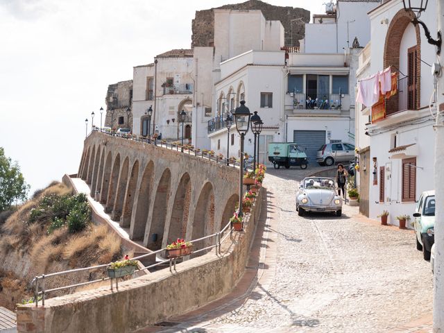 Il matrimonio di Vincenzo e Elena a Pisticci, Matera 13