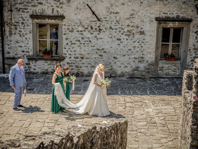 Il matrimonio di Chai e Alessandra a Pontremoli, Massa Carrara 25