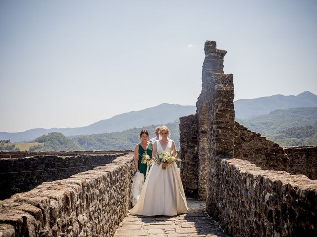 Il matrimonio di Chai e Alessandra a Pontremoli, Massa Carrara 26