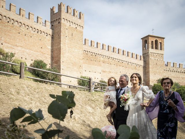Il matrimonio di Alessio e Gloria a Gradara, Pesaro - Urbino 56
