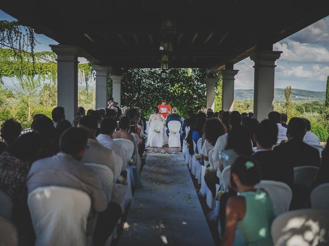 Il matrimonio di Valentino e Jenis a San Casciano in Val di Pesa, Firenze 19