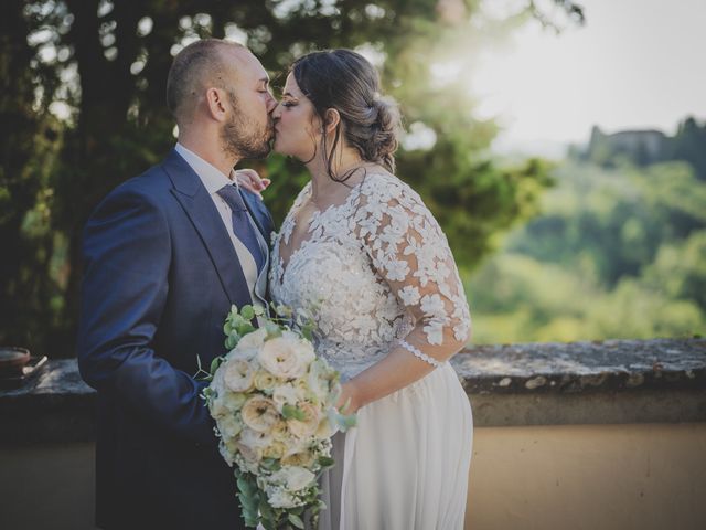 Il matrimonio di Valentino e Jenis a San Casciano in Val di Pesa, Firenze 26