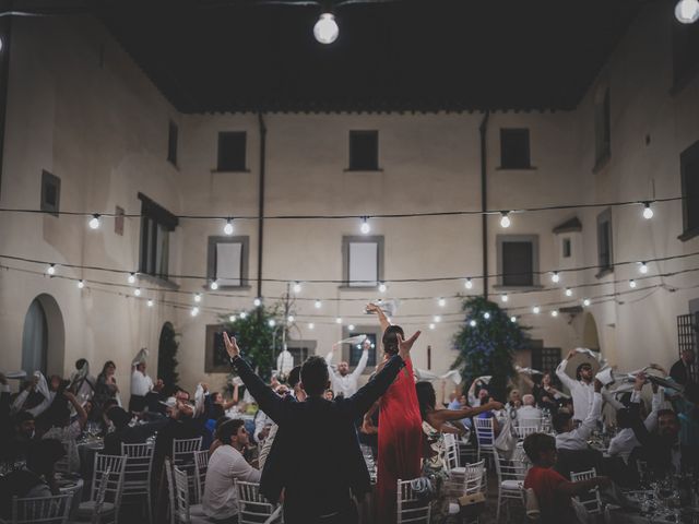 Il matrimonio di Valentino e Jenis a San Casciano in Val di Pesa, Firenze 32