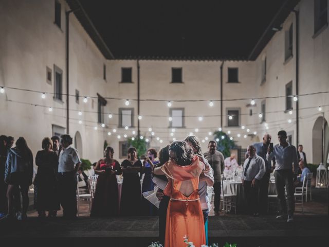 Il matrimonio di Valentino e Jenis a San Casciano in Val di Pesa, Firenze 33