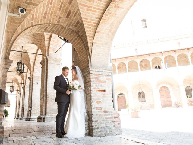Il matrimonio di Thomas e Giorgia a Offida, Ascoli Piceno 24