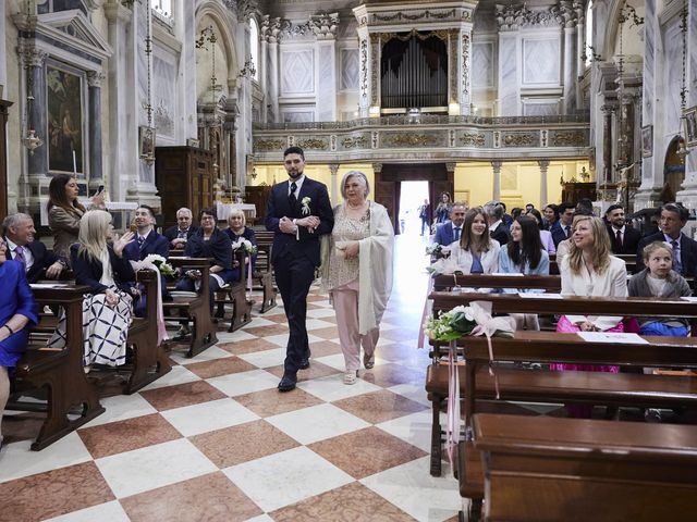 Il matrimonio di Gilberto e Elena a Mirano, Venezia 24