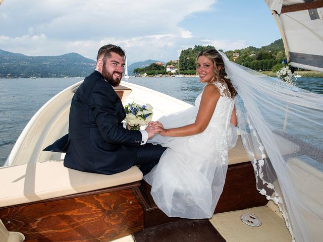 Il matrimonio di Davide e Simona a Angera, Varese 32