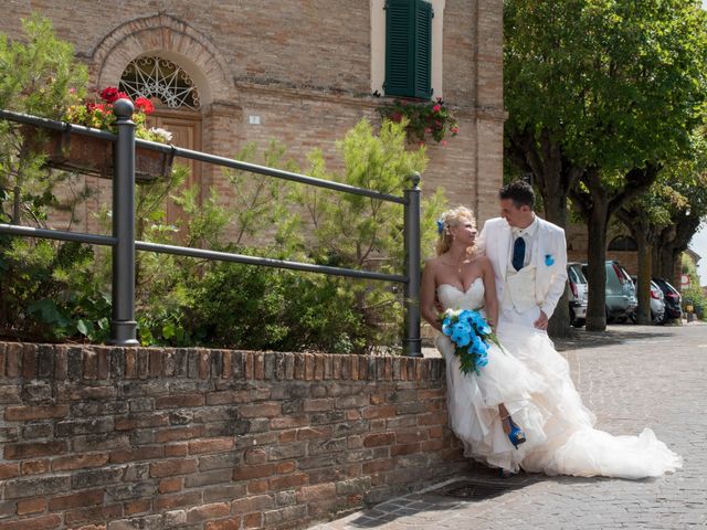Il matrimonio di Mirko e Fraisury a Montecassiano, Macerata 4