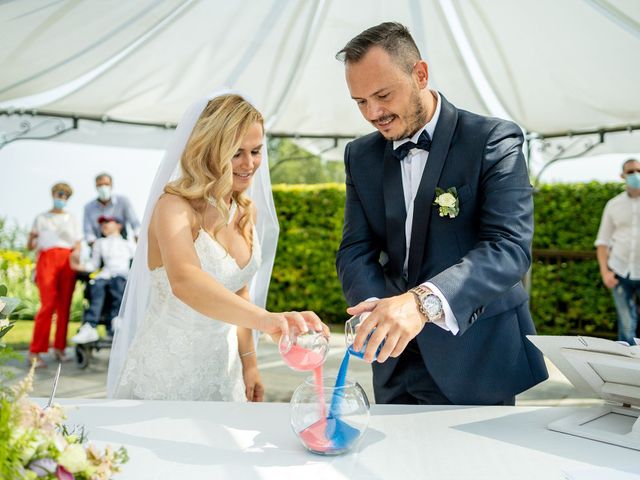 Il matrimonio di Cristian e Anisa a Villongo, Bergamo 25