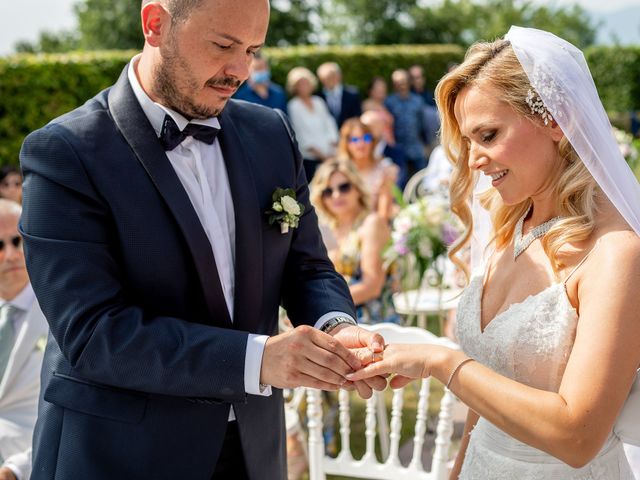 Il matrimonio di Cristian e Anisa a Villongo, Bergamo 28