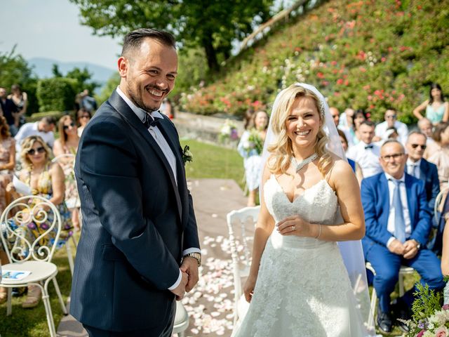 Il matrimonio di Cristian e Anisa a Villongo, Bergamo 29