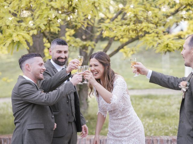 Il matrimonio di Laura e Matteo a Castel San Pietro Terme, Bologna 45