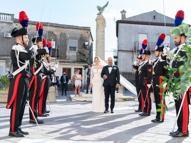 Il matrimonio di Francesco e Flora a Strongoli, Crotone 24