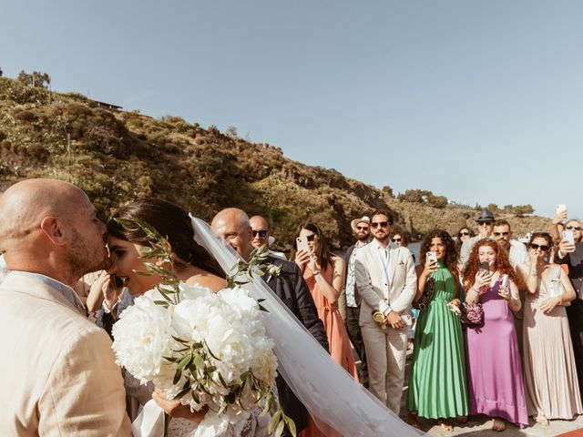 Il matrimonio di Dario e Giorgia a Isla Vulcano, Messina 24
