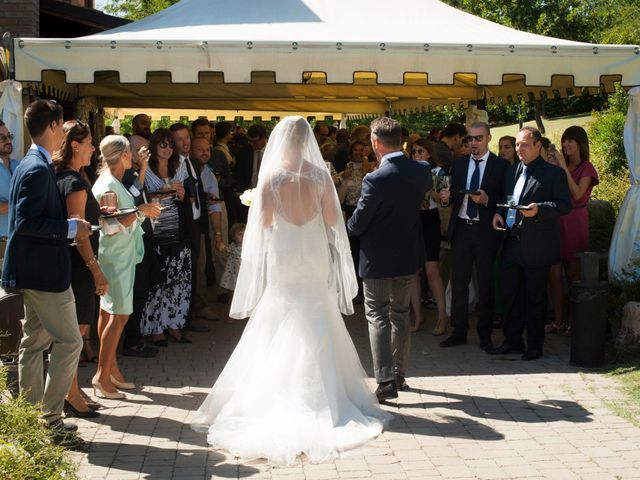 Il matrimonio di Vittorio e Elena a Castel San Pietro Terme, Bologna 32