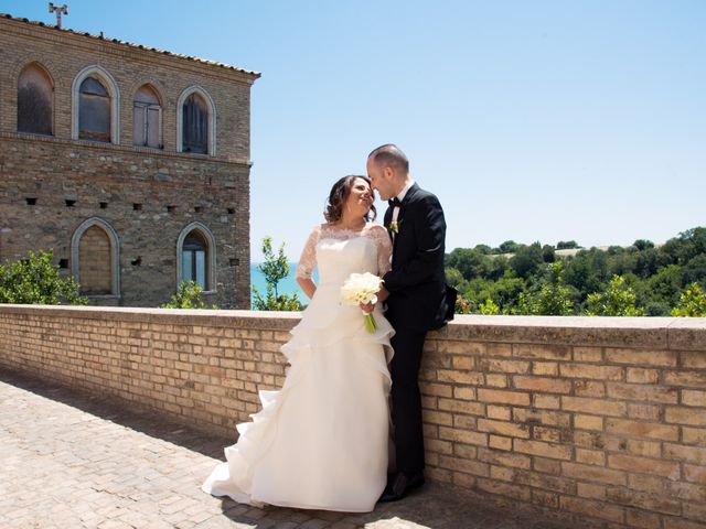 Il matrimonio di Roberto e Roberta a Porto San Giorgio, Fermo 23