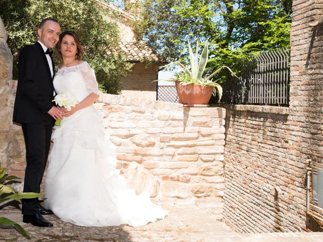 Il matrimonio di Roberto e Roberta a Porto San Giorgio, Fermo 32