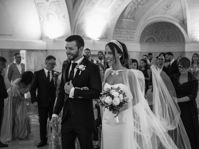Il matrimonio di Ilaria e Michael a Monte San Pietrangeli, Fermo 32