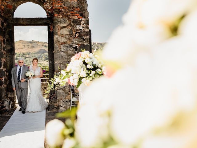 Il matrimonio di Franco e Muge a Aci Castello, Catania 30