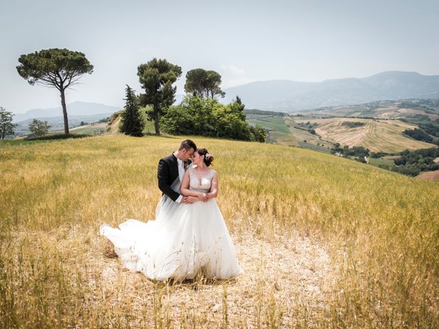 Il matrimonio di Fabio e Edwige a Loreto Aprutino, Pescara 38