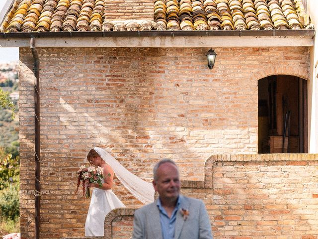 Il matrimonio di Liss e Thomas a Città Sant'Angelo, Pescara 30