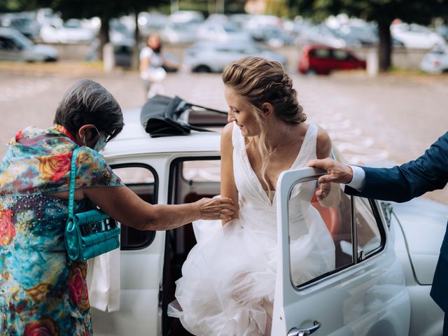 Il matrimonio di Simone e Raffaella a Carugo, Como 28