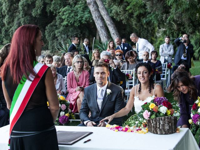Il matrimonio di Giuseppe e Sara a Torre del Lago, Lucca 24