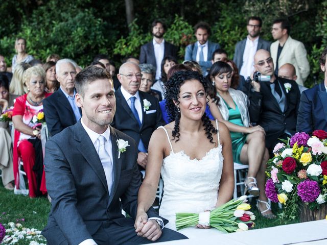 Il matrimonio di Giuseppe e Sara a Torre del Lago, Lucca 32