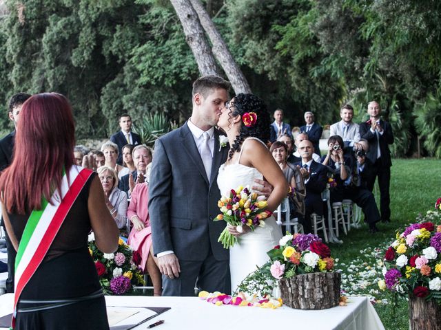 Il matrimonio di Giuseppe e Sara a Torre del Lago, Lucca 37