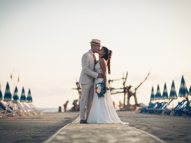 Il matrimonio di Erika e Nicola a Viareggio, Lucca 6