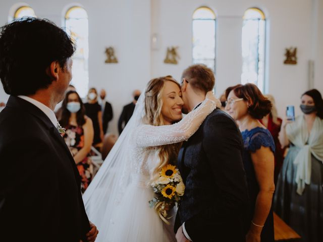 Il matrimonio di Luigi e Maria a Città Sant&apos;Angelo, Pescara 76