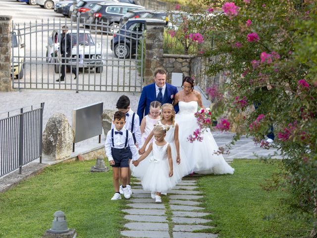 Il matrimonio di Maura e Filippo a Bucine, Arezzo 20