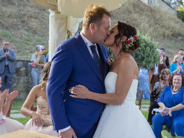 Il matrimonio di Maura e Filippo a Bucine, Arezzo 31
