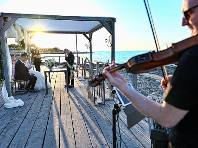 Il matrimonio di Alberto e Vicky a Polignano a Mare, Bari 22