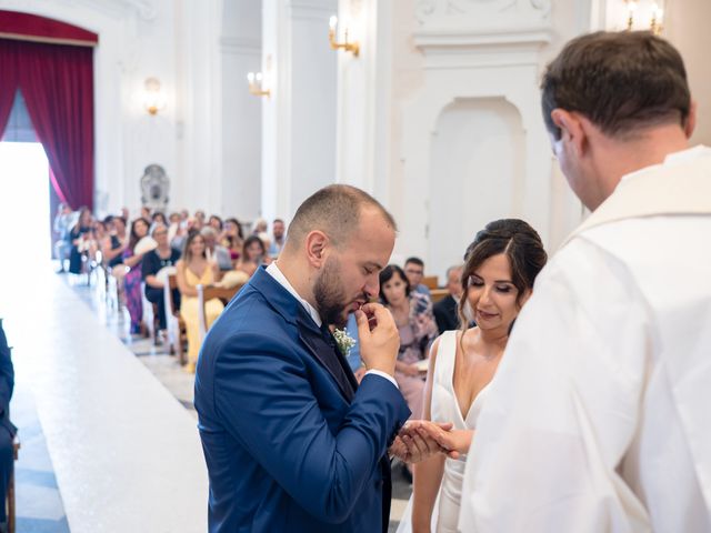 Il matrimonio di Maria e Davide a Torre del Greco, Napoli 20