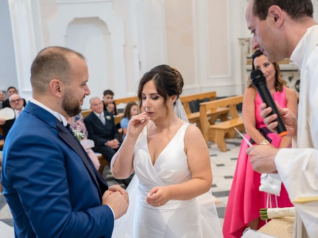 Il matrimonio di Maria e Davide a Torre del Greco, Napoli 21