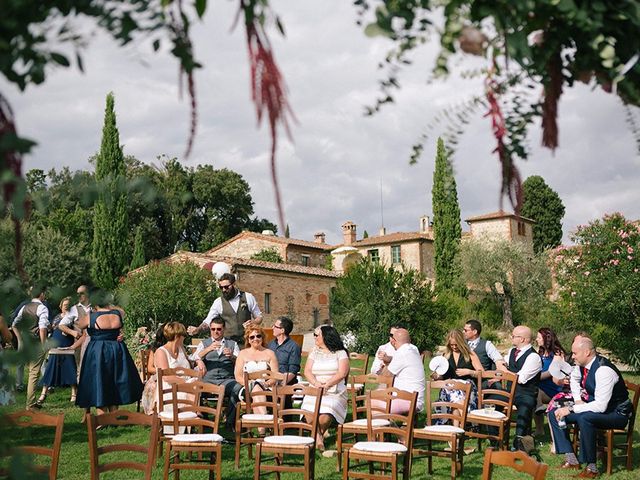 Il matrimonio di Leon e Lucy a Asciano, Siena 31