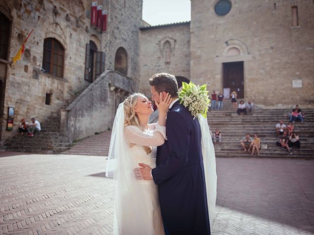 Il matrimonio di Nidal e Sara a San Gimignano, Siena 36