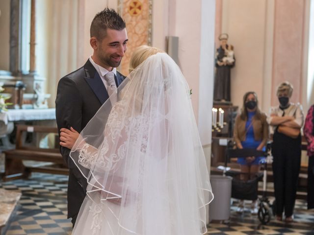 Il matrimonio di Claudio e Serena a Vergiate, Varese 17