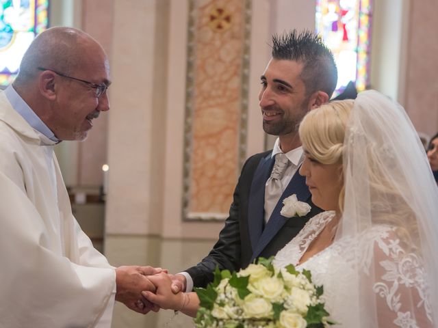 Il matrimonio di Claudio e Serena a Vergiate, Varese 18