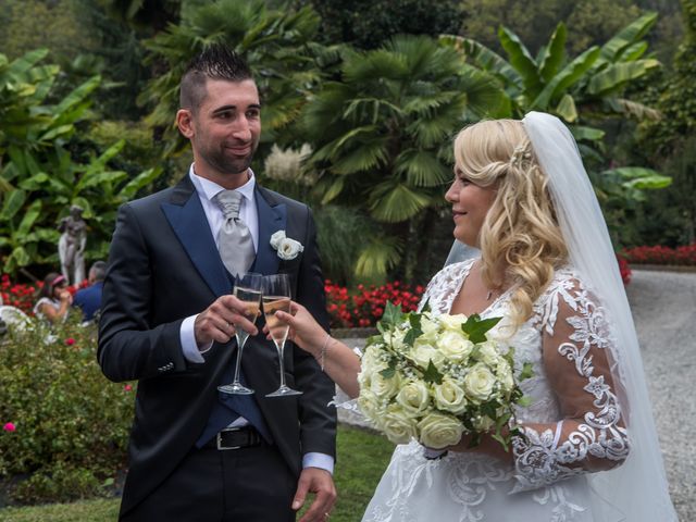 Il matrimonio di Claudio e Serena a Vergiate, Varese 22