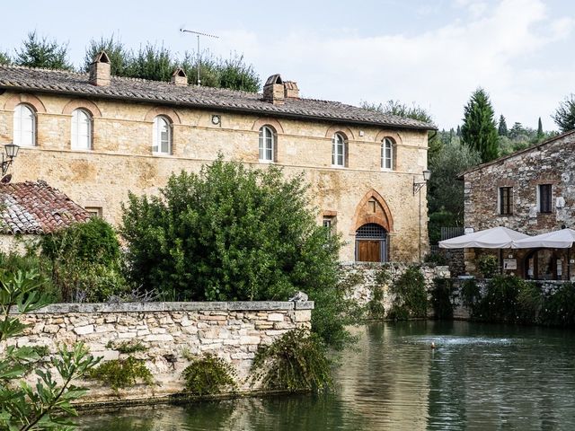 Il matrimonio di Mattia e Raffaella a San Quirico d&apos;Orcia, Siena 3