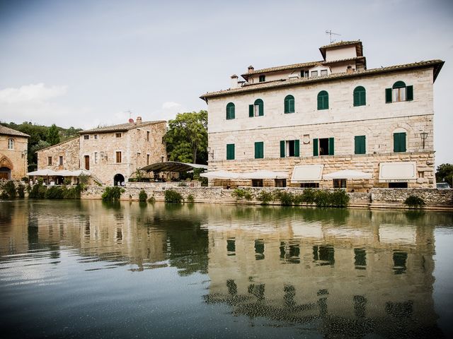 Il matrimonio di Mattia e Raffaella a San Quirico d&apos;Orcia, Siena 26